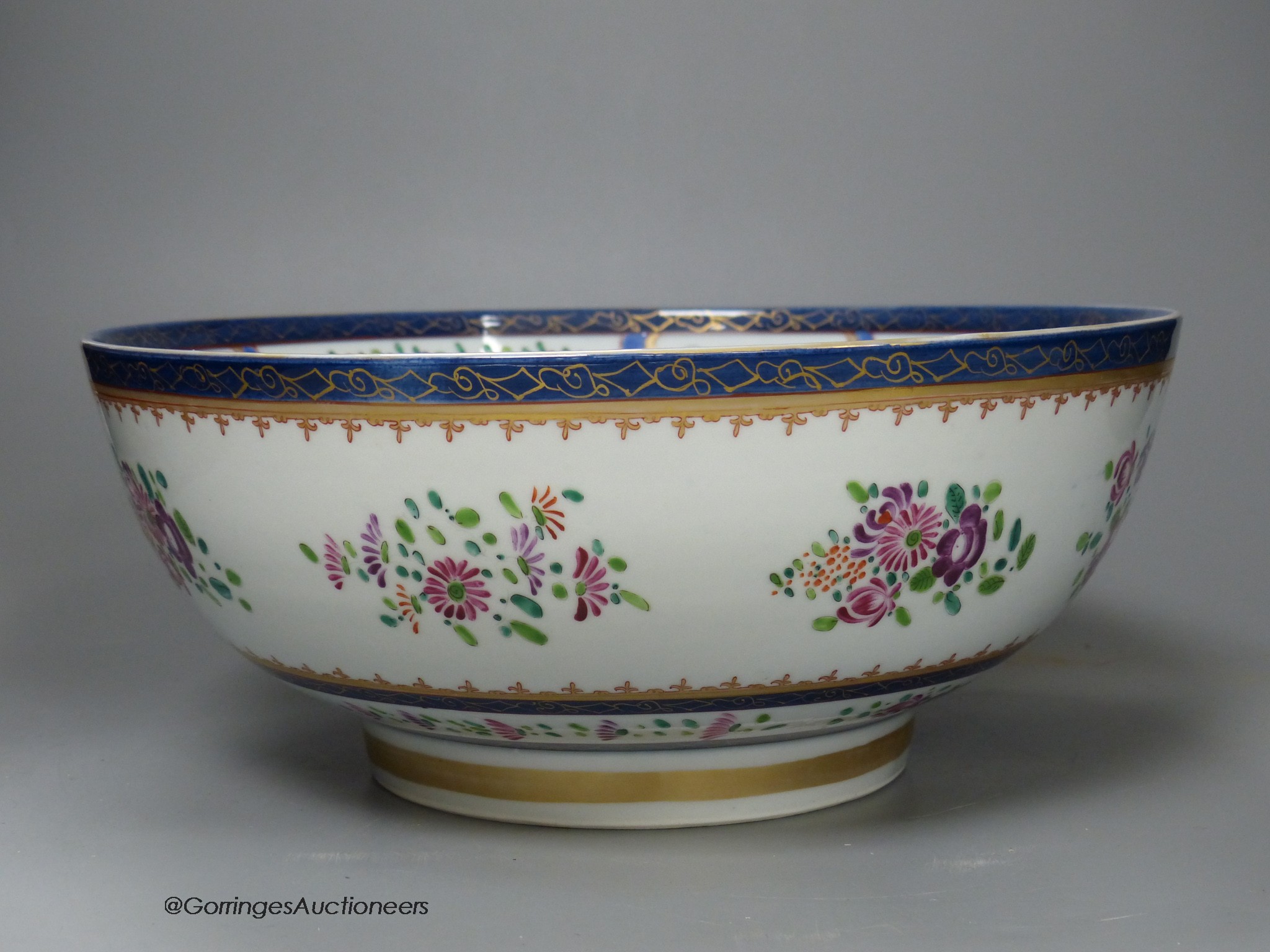 A Samson armorial bowl, 30cm diameter